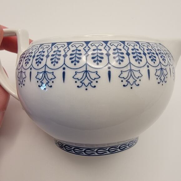 Wedgwood Blue Tonquin Earthenware Creamer – Blue & White Floral Made in England - Picture 9 of 10